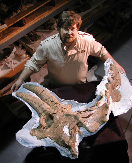 Michael Ryan et son Albertaceratops nesmoi