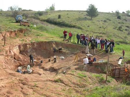 Fouilles à la recherche de fossiles de dinosaure à Cruzy (Hérault).